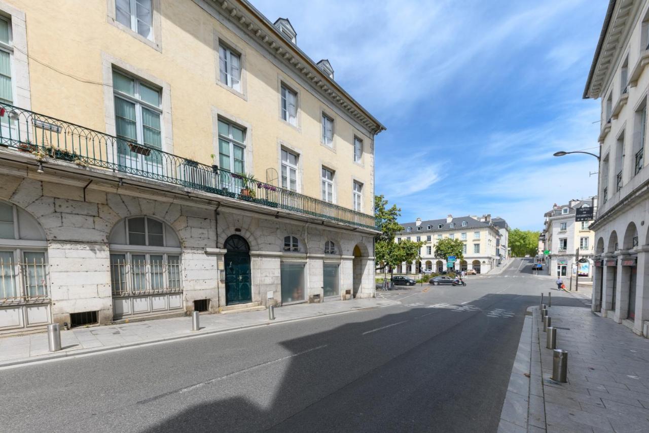 Pau: Superbe Appartement Climatise/Coeur De Ville Luaran gambar